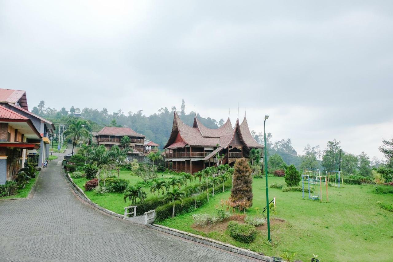 Capital O 892 Grand Pujon View Hotel And Resort Batu  Kültér fotó