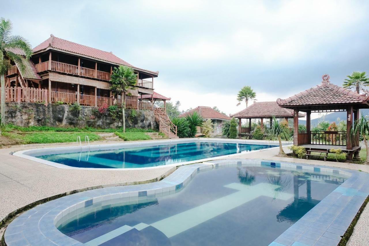 Capital O 892 Grand Pujon View Hotel And Resort Batu  Kültér fotó